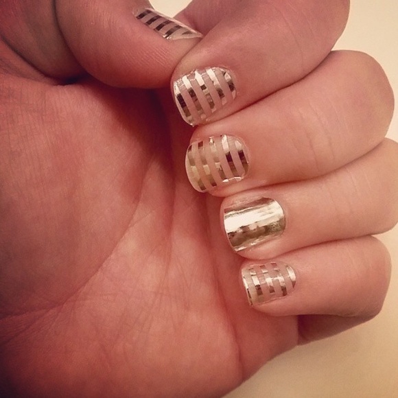 ๐
๐ผ3/$32๐
๐ผ Jamberry METALLIC SILVER STRIPE - Picture 11 of 16